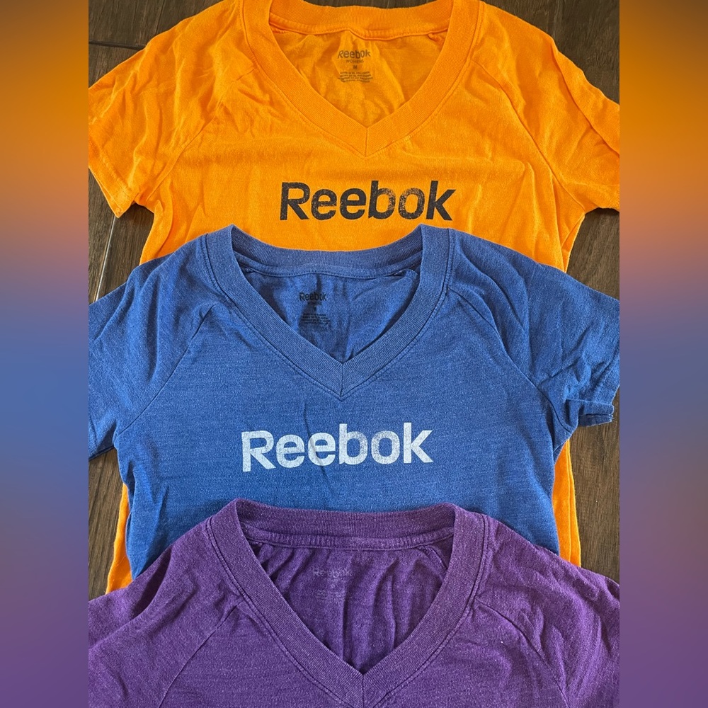 7 Women’s Reebok Shirts, Size Medium - Picture 4 of 5